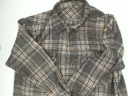 Gray plaid long-sleeved shirt Size S Gray plaid long-sleeved shirt Size S
