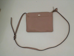 Women's cream colored shoulder bag Women's cream colored shoulder bag