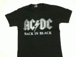 Black round neck t-shirt with pattern BACK IN BLACK Size S Black round neck t-shirt with pattern BACK IN BLACK Size S