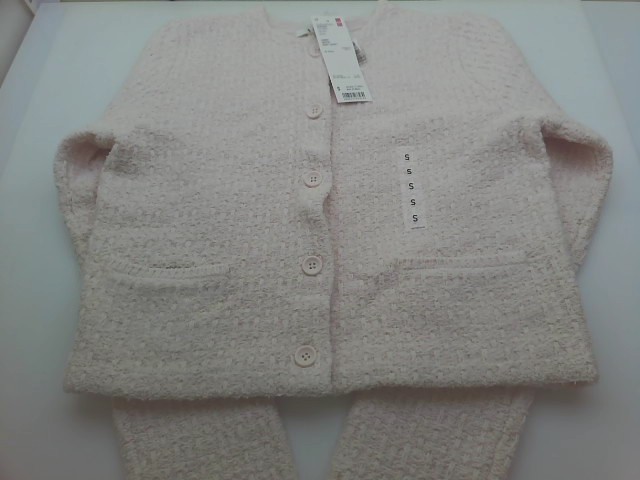 UNIQLO Woman Knitted Short Jacket UNIQLO Woman Knitted Short Jacket