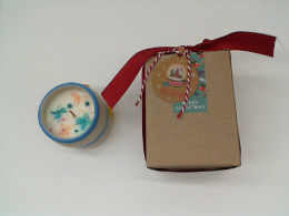 Set of 2 Scented candles in a Christmas gift box Set of 2 Scented candles in a Christmas gift box