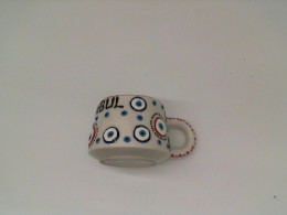 Ceramic mug with pattern 