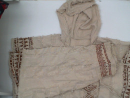 Set of 2 Large white hooded sweatshirt 