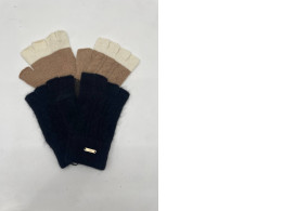 Set of 2 Black and cream winter gloves
