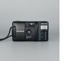 Olympus AM-100 Quartz Date 35mm Film Camera