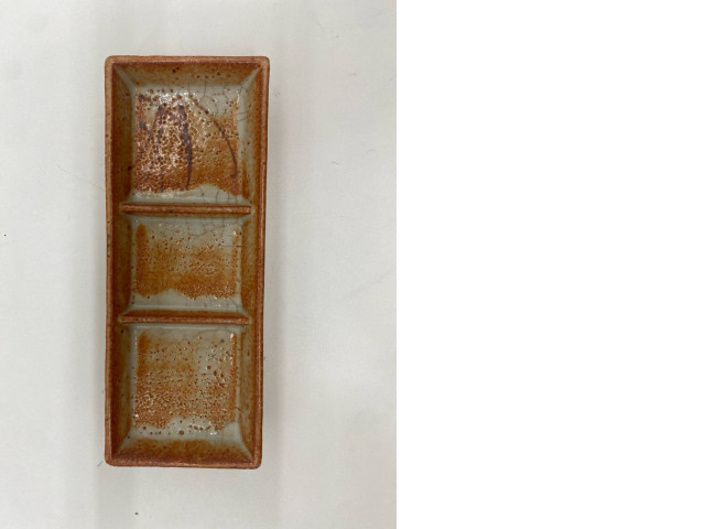 Japanese dipping sauce plate with 3 compartments Japanese dipping sauce plate with 3 compartments