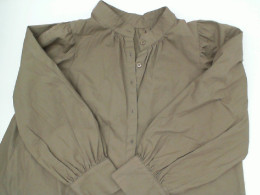 Women's brown round neck long-sleeved shirt