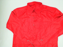 Red long-sleeved shirt Size L