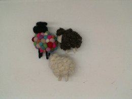 Set of 3 Unpack a small wool toy Set of 3 Unpack a small wool toy