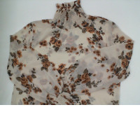 White long-sleeved turtleneck shirt with red rose pattern Size L