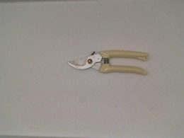 Wood cutting pliers 