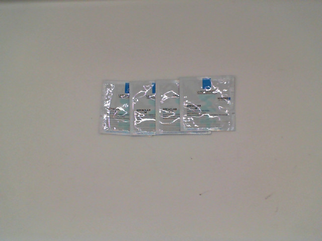 Set of 4 La Roche-posay effaclar duo+m 2ml Set of 4 La Roche-posay effaclar duo+m 2ml