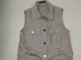 Gray sleeveless vest Gray sleeveless vest
