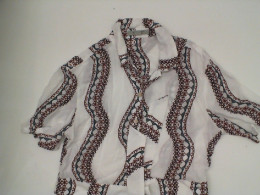 White long-sleeved shirt with pattern Size XS White long-sleeved shirt with pattern Size XS