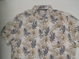 White Hawaiian shirt with leaf pattern White Hawaiian shirt with leaf pattern