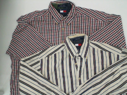 Set of 2 TOMMY Men's long-sleeved collared shirt in plaid pattern Set of 2 TOMMY Men's long-sleeved collared shirt in plaid pattern