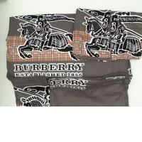 SEt of BURBERRY 6-foot bed sheet with pillowcase and gray pillowcase 