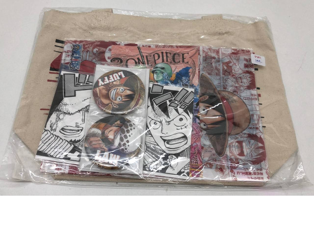 Set of 1 shopper, 2 badges, 2 postcards and 1 plastic sheet cover ONE PIECE Set of 1 shopper, 2 badges, 2 postcards and 1 plastic sheet cover ONE PIECE