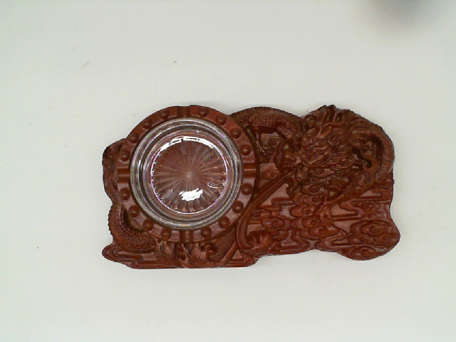 Dragon-shaped carved wooden cigarette ashtray Dragon-shaped carved wooden cigarette ashtray