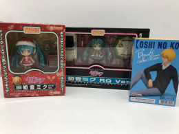 Set of 3 Japanese figures