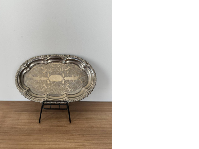 Oval metal plate on stand Oval metal plate on stand