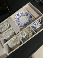 Set of 5 mugs + 5 saucers in a gift box