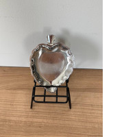 Leaf Shaped Metal Plate + Stand