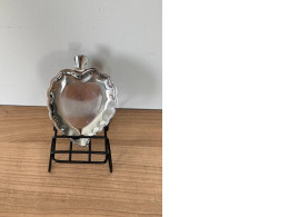 Leaf Shaped Metal Plate + Stand