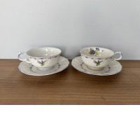 Set of 2 mugs and 2 saucers