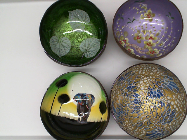 Set of 4 Coconut shells are decorated with beautiful patterns. Set of 4 Coconut shells are decorated with beautiful patterns.