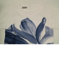 Women's white round neck shirt with blue floral pattern 