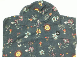 Blue sleeveless hooded jacket with pattern 