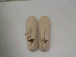 Women's white sneakers 