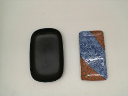 Set of 2 Black saucer and rainbow saucer Set of 2 Black saucer and rainbow saucer