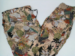 Cream colored long pants with leaf pattern Cream colored long pants with leaf pattern