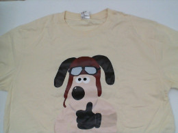 Cream round neck t-shirt with dog pattern Cream round neck t-shirt with dog pattern