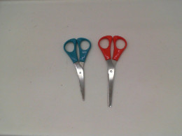 Set of 2 Scissors
