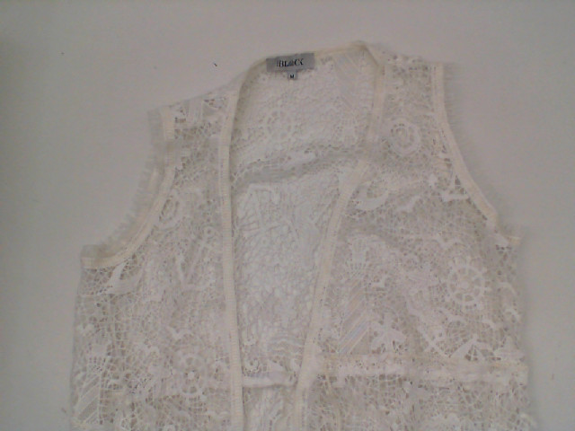 Long sleeveless lace coat Long sleeveless lace coat