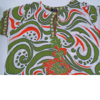 Women's short-sleeved green long dress with white pattern 