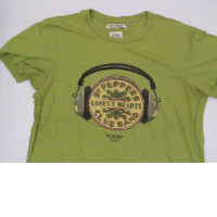 Green round neck t-shirt with pattern 