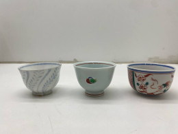 Set of 3 White Chinese teacup with pattern Set of 3 White Chinese teacup with pattern