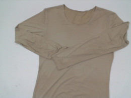 Women's cream long-sleeved workout shirt 