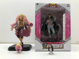 BIG SALE! Set of 2 big figures & 2 coin size mini-figures