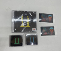 G-DRAGON 3rd ALBUM Ubermensch set with photo cards G-DRAGON 3rd ALBUM Ubermensch set with photo cards