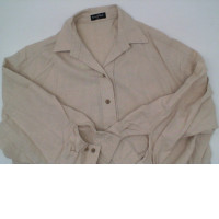 Women's cream-colored long-sleeved shirt 