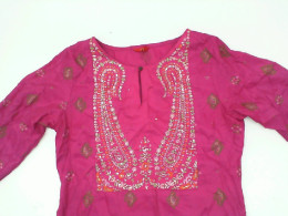 Long pink dress with gold pattern 