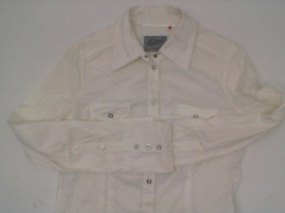 Women's white long-sleeved shirt 