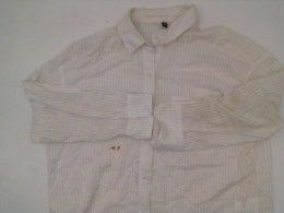 Men's white long-sleeved shirt 