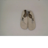Cream colored women's sneakers 