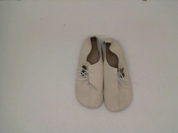 Cream colored women's sneakers 